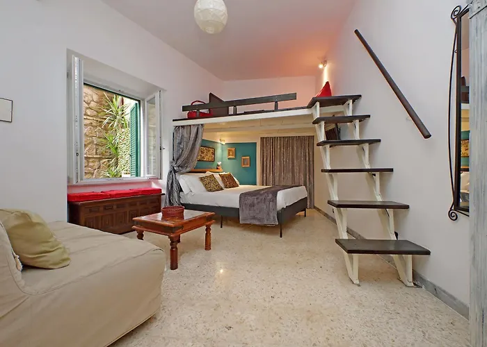 Charming Nest Steps From The Vatican Apartment